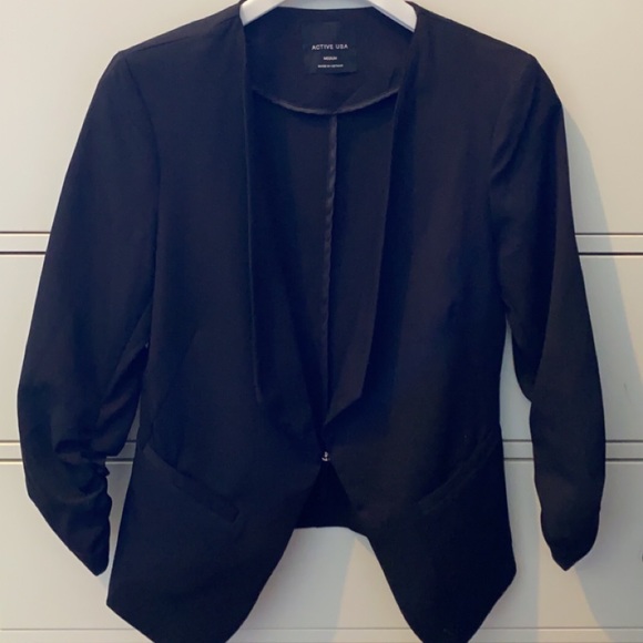 Black blazer with ruched arms - Picture 2 of 4